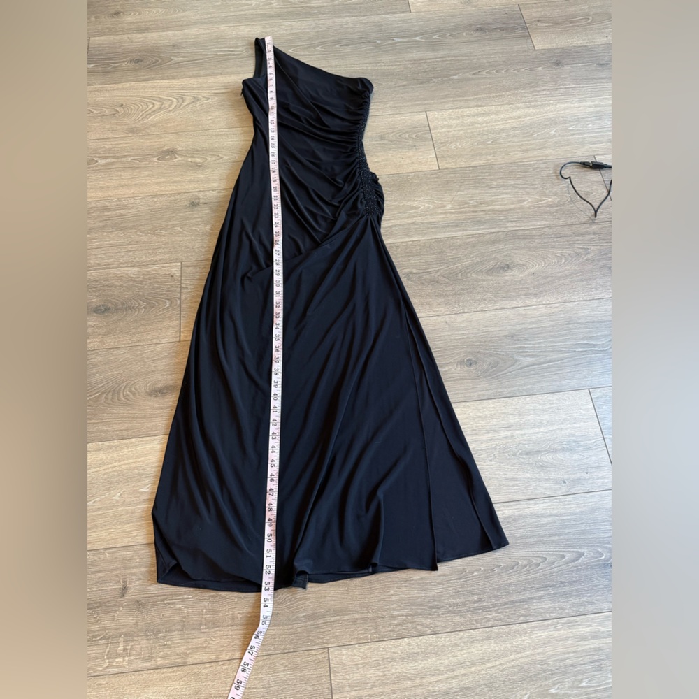 Laundry by Shelli Segal One-Shoulder Gown with Beaded Side Size 4 - Picture 11 of 15
